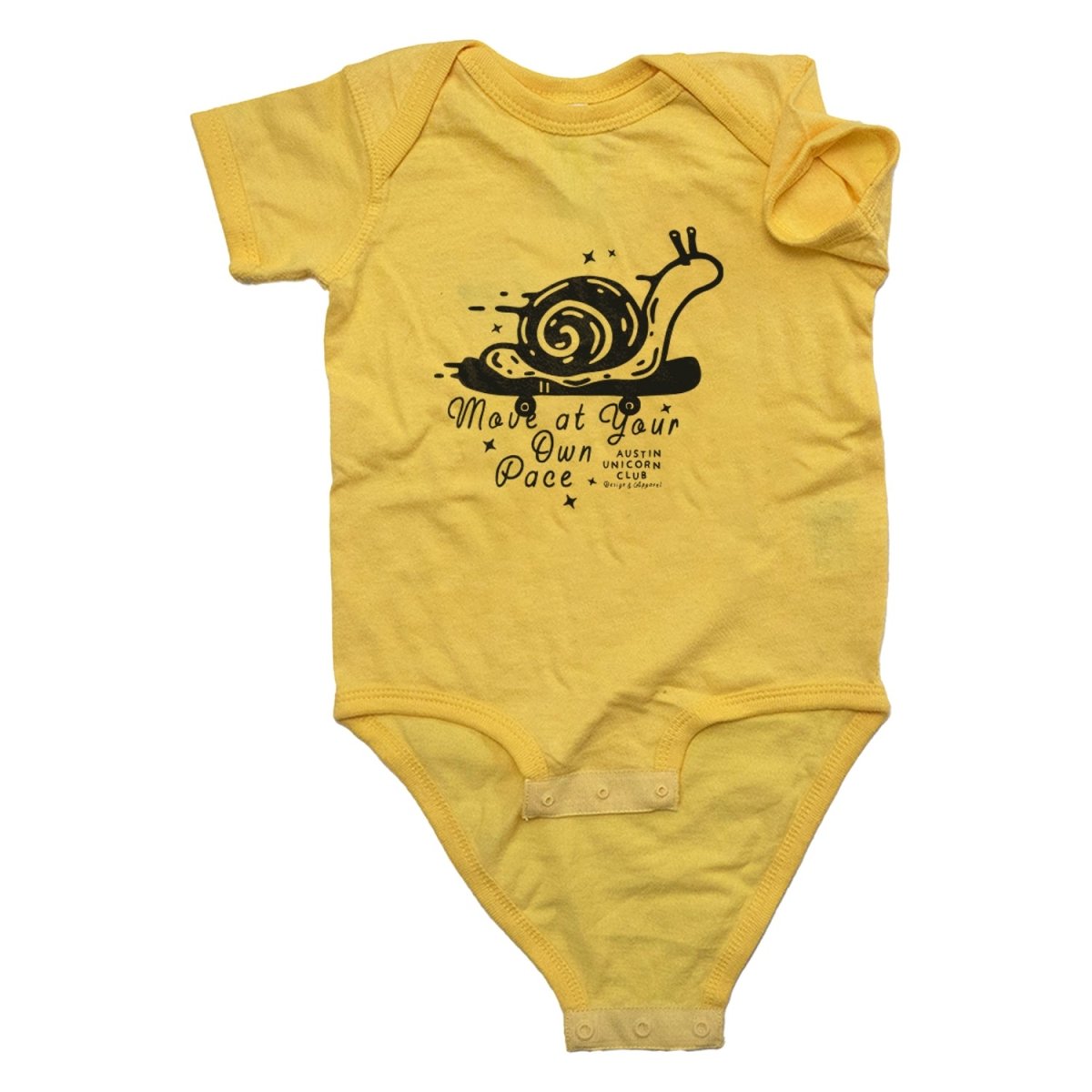 Move at Your Own Pace - Short Sleeve Fine Jersey Onesie - NB - 18M - Kids clothes - Austin Unicorn Club - Design & Apparel